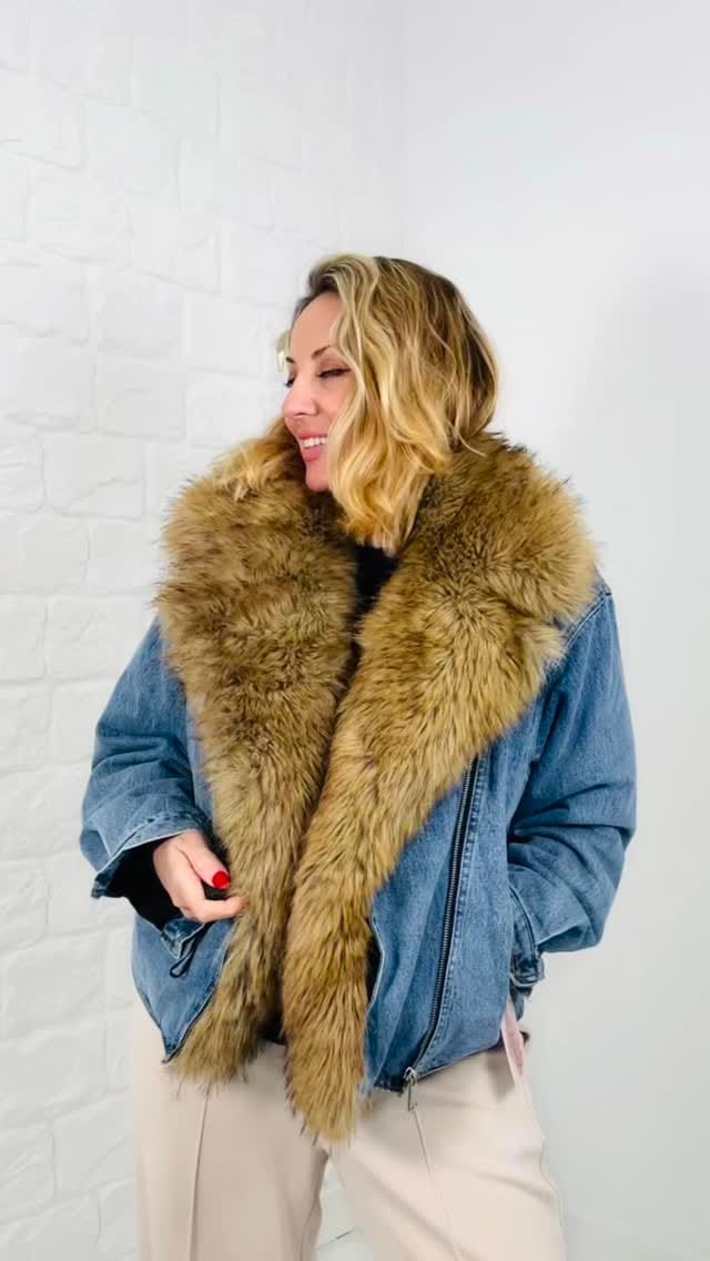Post 2 by Mía💋®️ on Instagram (video)