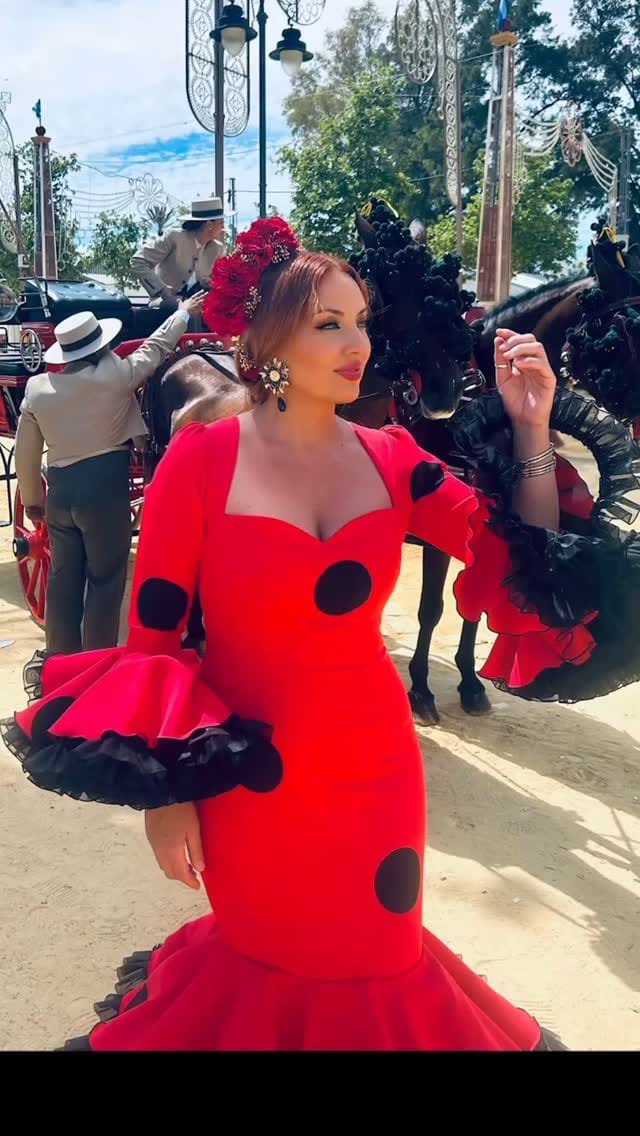 Post 10 by Mía💋®️ on Instagram (video)