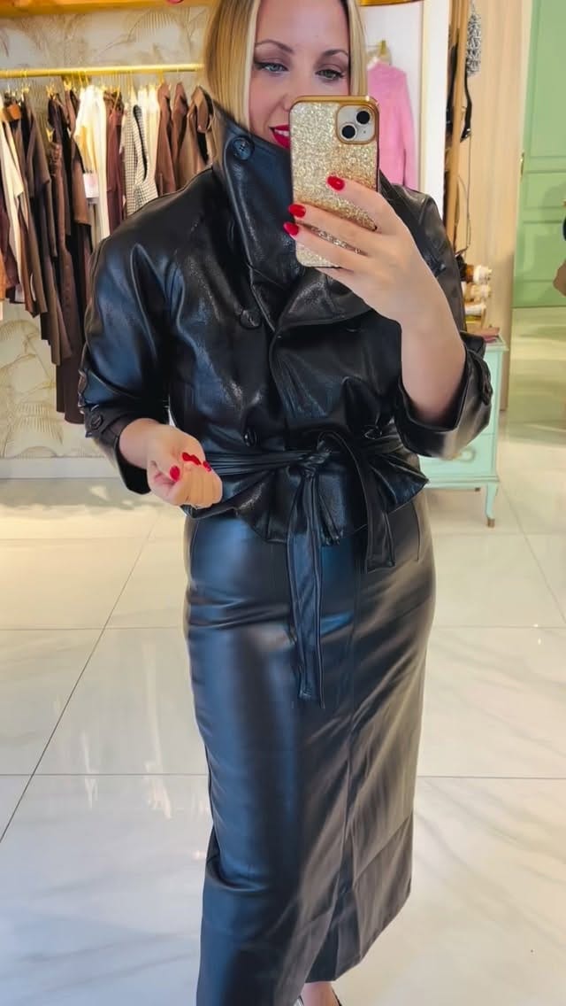 Post 5 by Mía💋®️ on Instagram (video)
