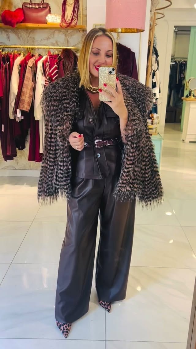 Post 6 by Mía💋®️ on Instagram (video)