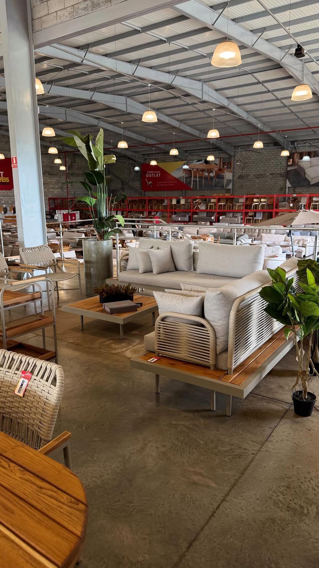 Post 1 by Casa Chique Outlet on Instagram (video)