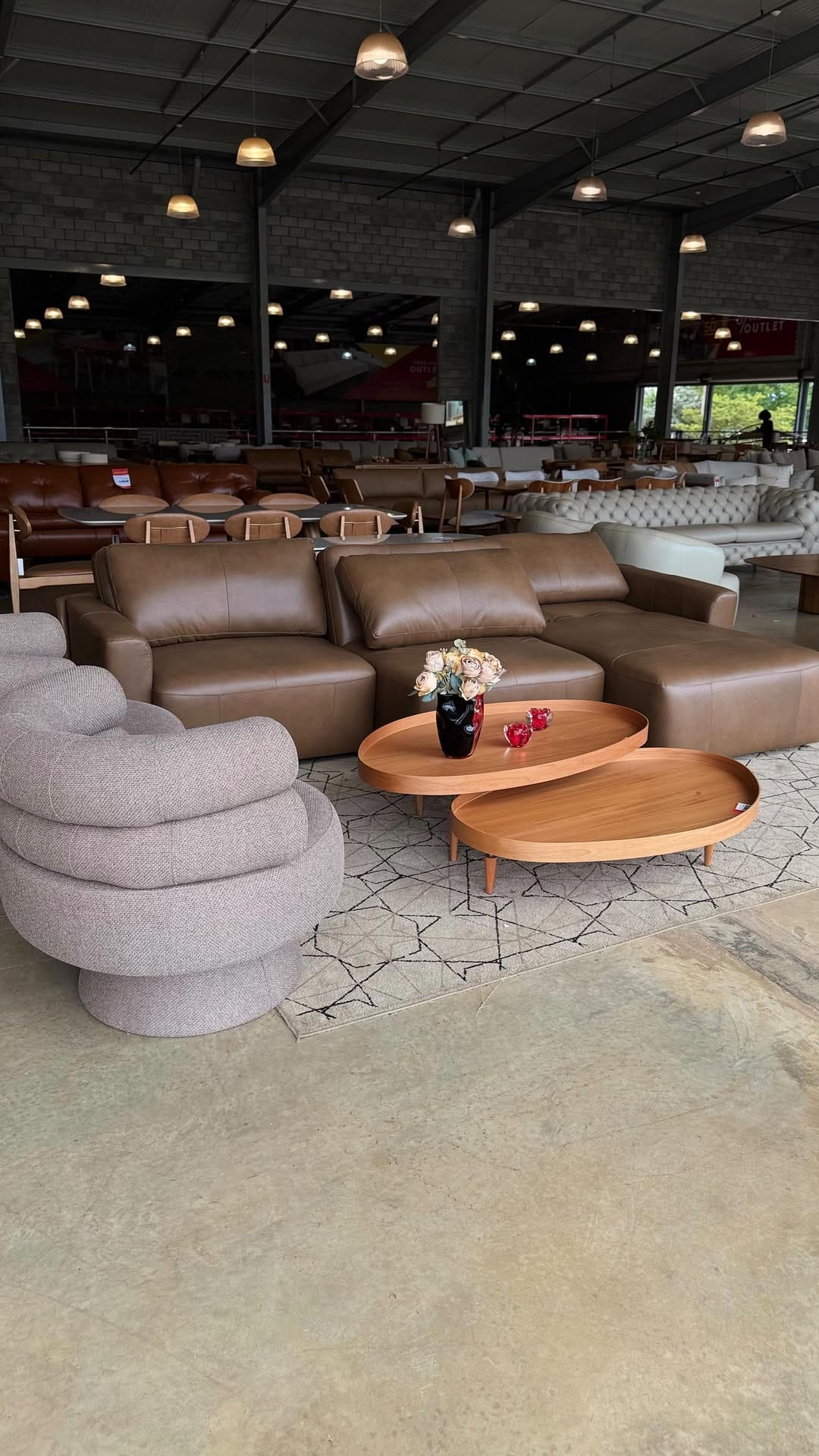 Post 6 by Casa Chique Outlet on Instagram (video)