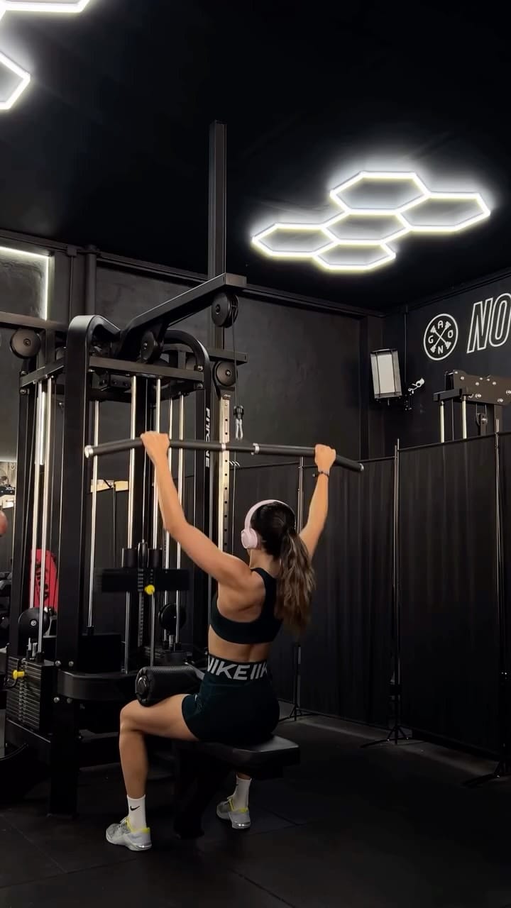 Post 9 by ANDREA MAYOR on Instagram (video)