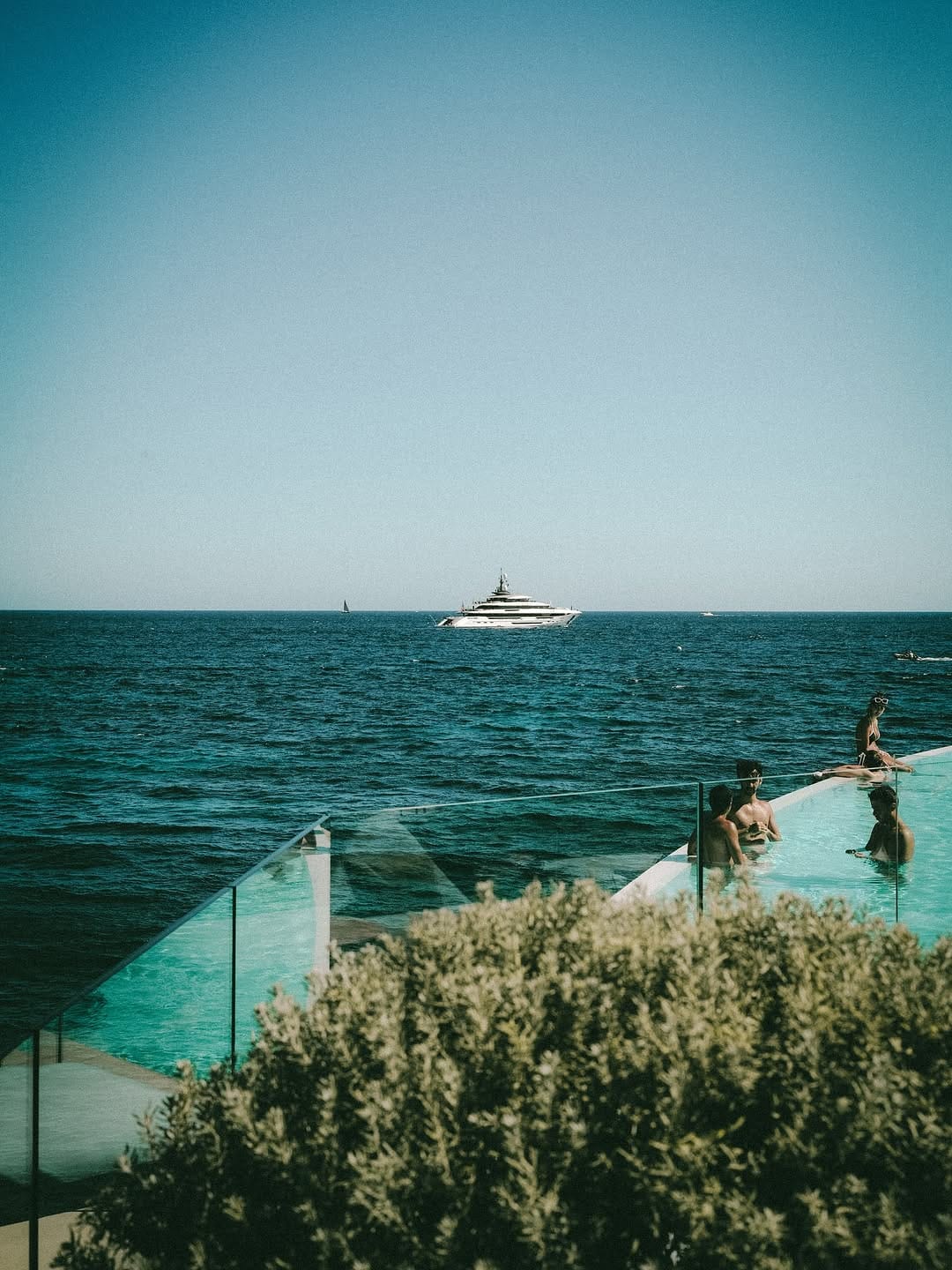 Post 4 by Alexander Bobzien on Instagram (carousel)