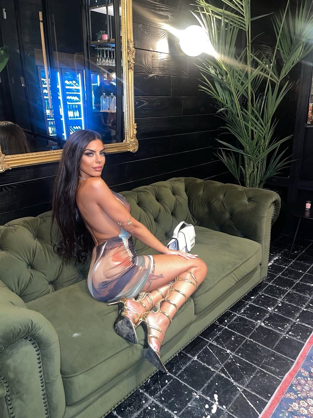 Post 9 by 𝒜𝓃𝒾𝓉𝒶 🩷 on Instagram (carousel)
