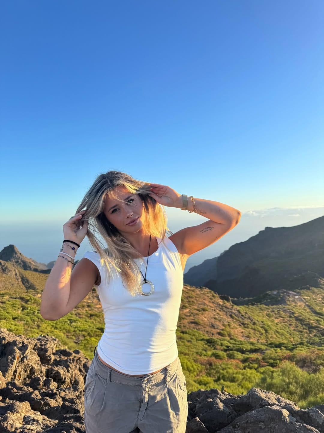 Post 10 by 𝐍 𝐄 𝐑 𝐄 𝐀   𝐑 𝐈 𝐂 𝐎  ;) on Instagram (carousel)