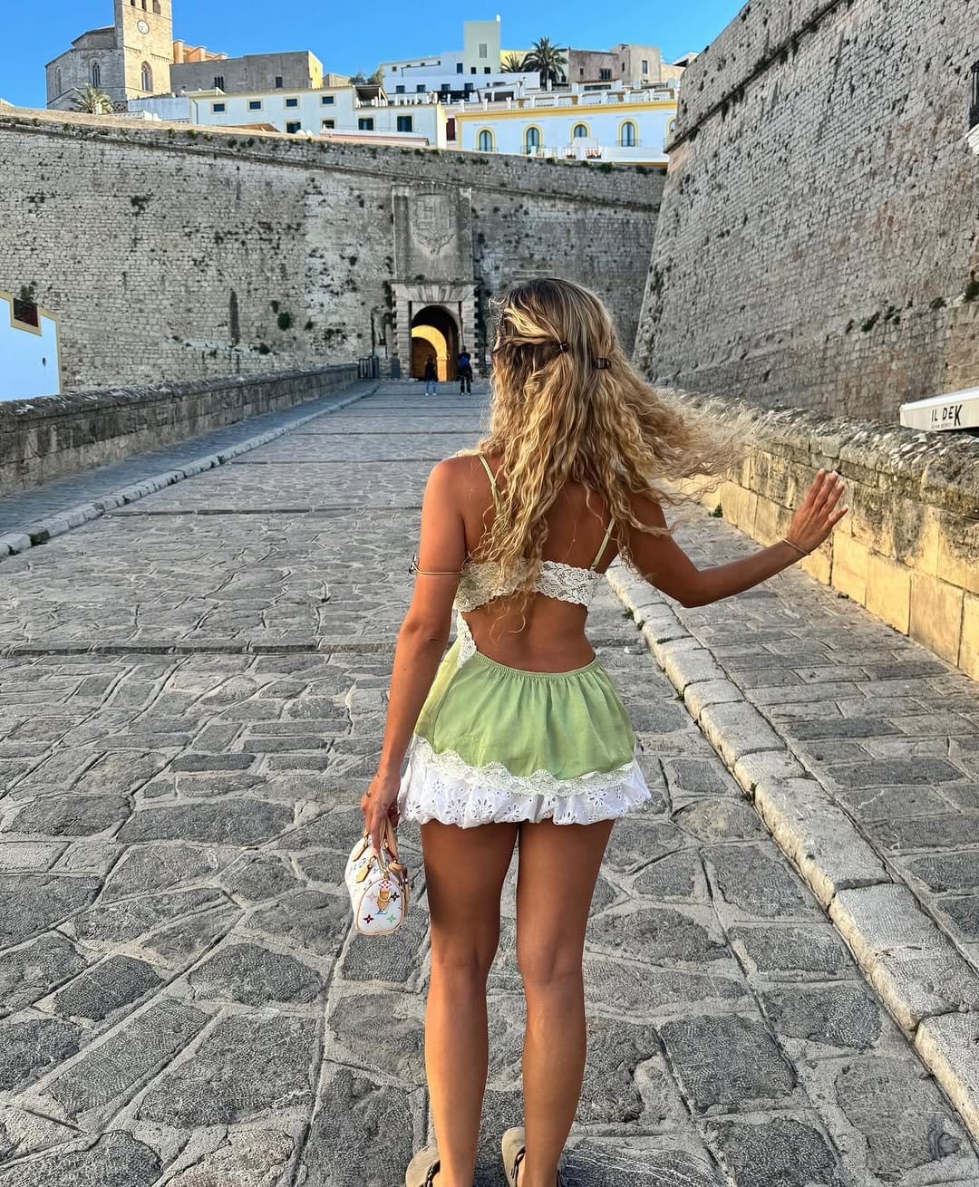 Post 9 by Stella Angel Tzortzi on Instagram (carousel)