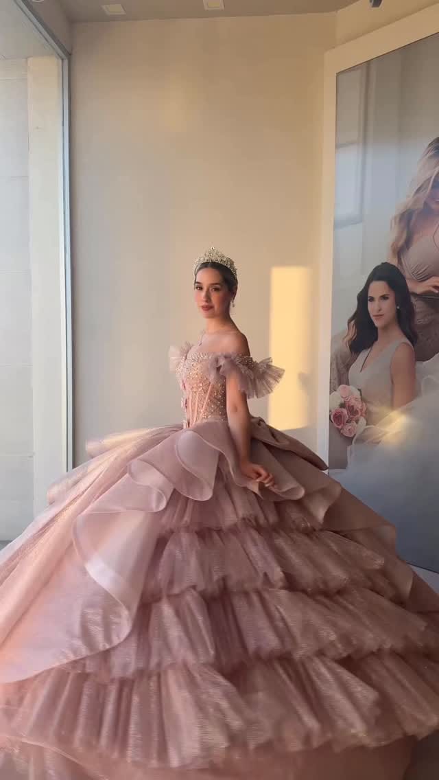 Post 2 by Lupita Rivera | Diseñadora de Modas | Novias & XV on Instagram (video)