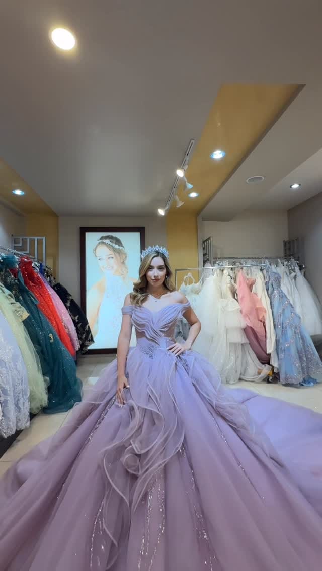 Post 10 by Lupita Rivera | Diseñadora de Modas | Novias & XV on Instagram (video)