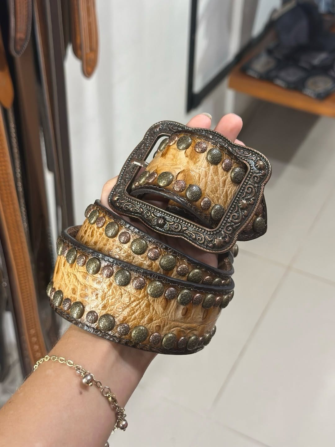 Post 9 by Arame’S Store on Instagram (carousel)