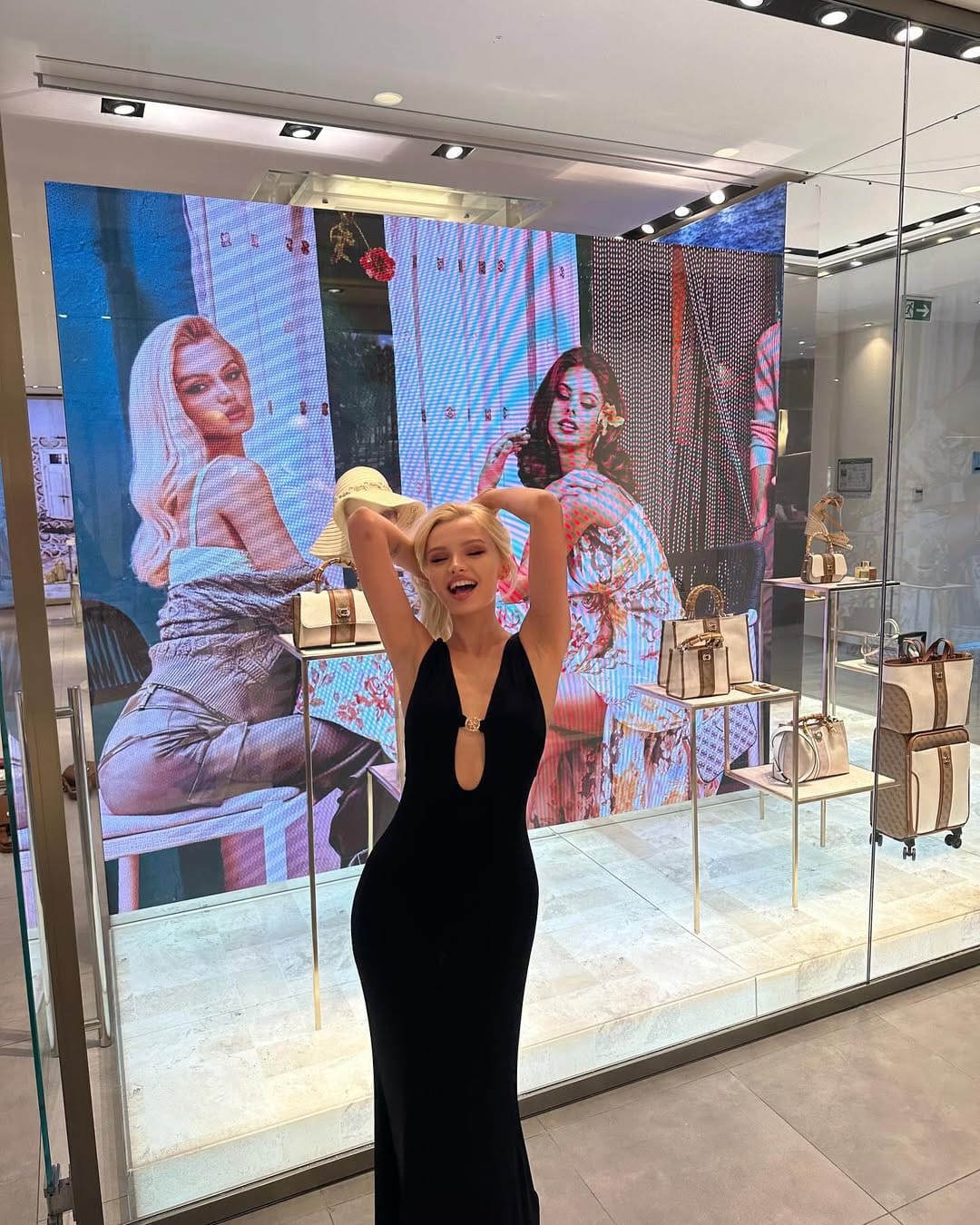 Post 10 by 𝐕𝐈𝐎𝐋𝐄𝐓𝐓𝐀 𝐒𝐄𝐋𝐄𝐙𝐍𝐎𝐕𝐀 on Instagram (carousel)