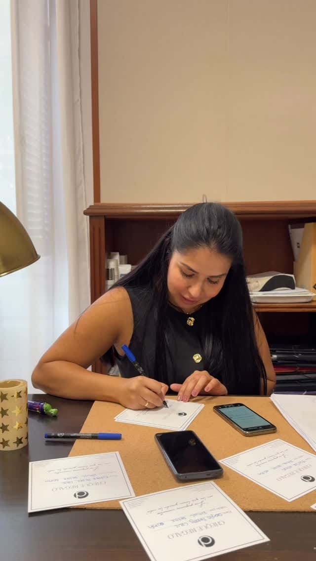 Post 2 by 𝗗𝗘𝗥𝗠𝗘𝗦 on Instagram (video)
