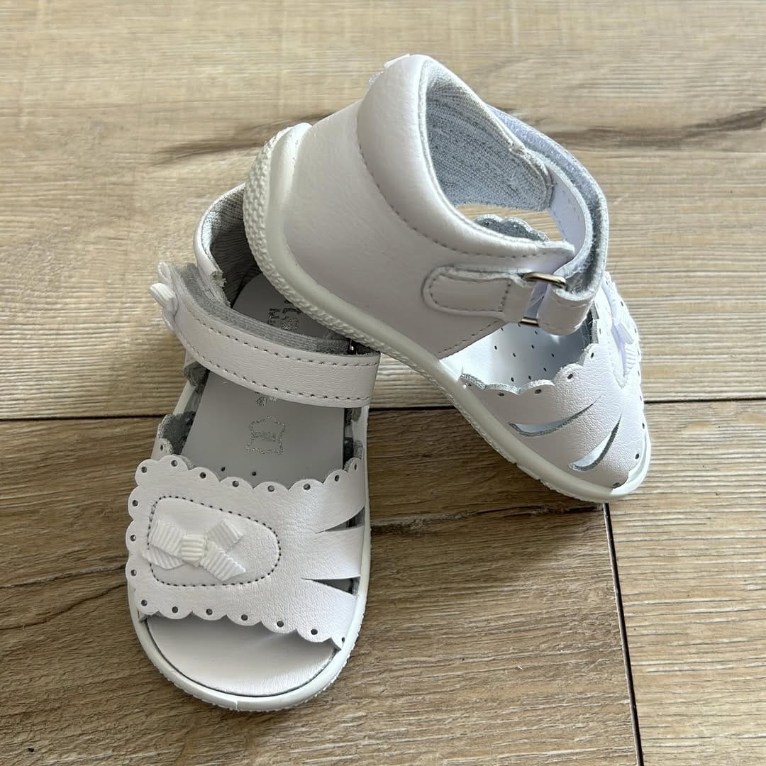 Post 9 by Zapateria Infantil Parapachín on Instagram (image)