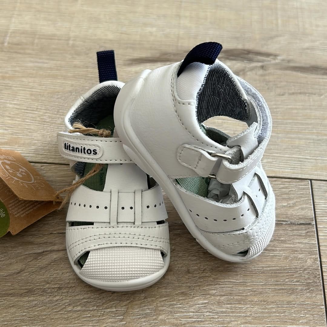 Post 4 by Zapateria Infantil Parapachín on Instagram (image)