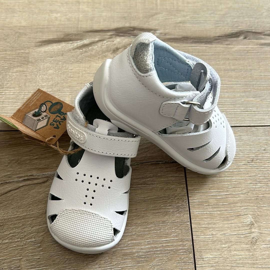 Post 10 by Zapateria Infantil Parapachín on Instagram (image)