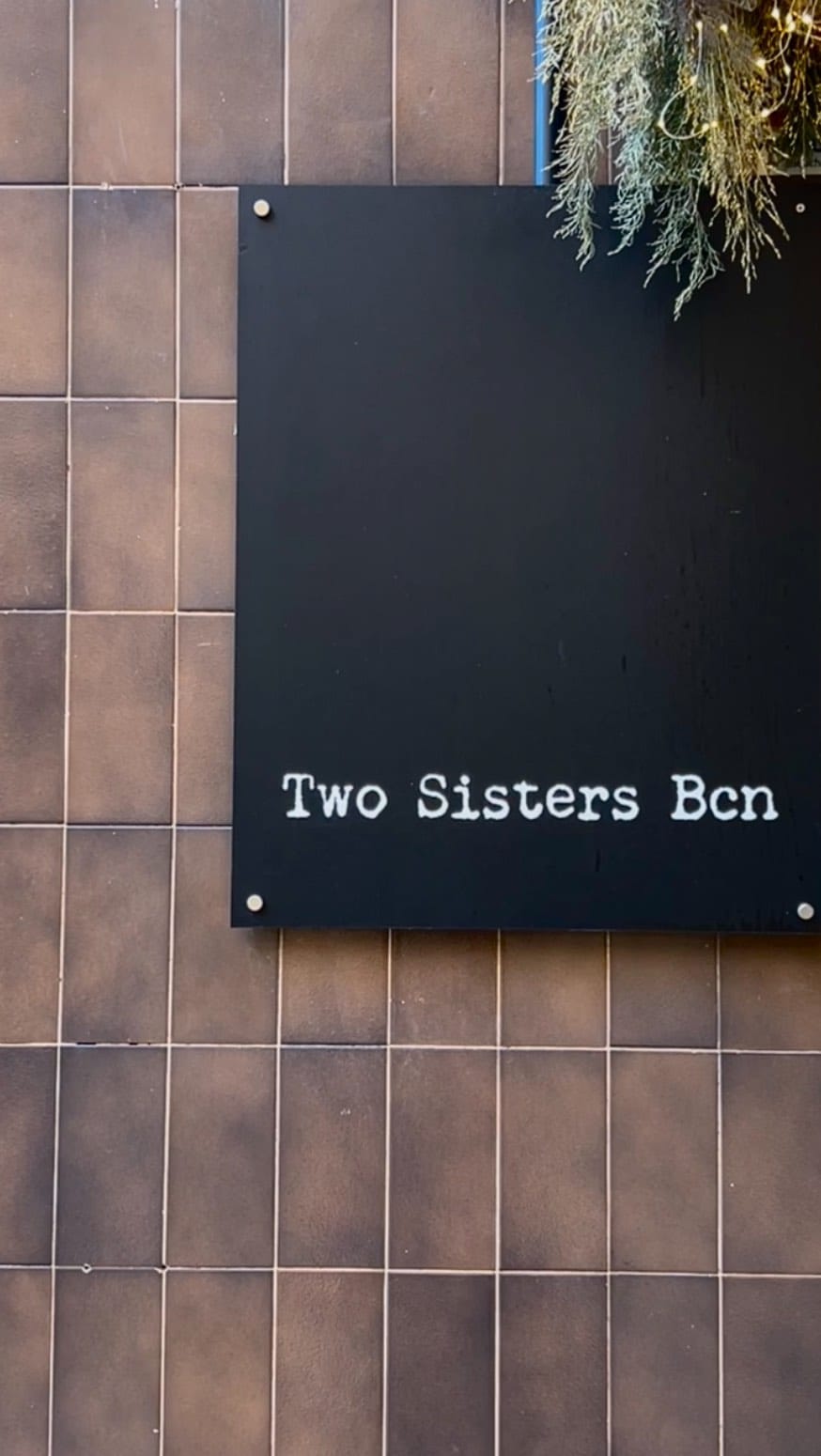 Post 6 by TWO SISTERS BCN | Moda Mujer on Instagram (video)