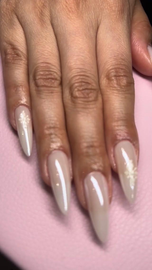 Post 2 by Queen of the Claws on Instagram (video)