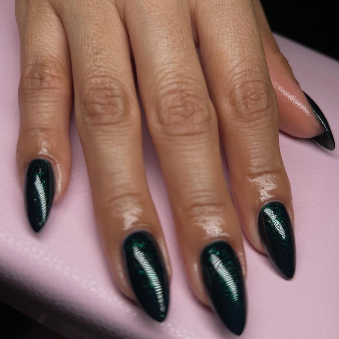 Post 3 by Queen of the Claws on Instagram (image)