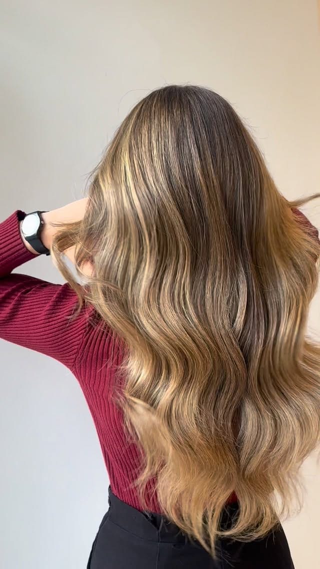 Post 5 by MYROOTS “We love hair” on Instagram (video)