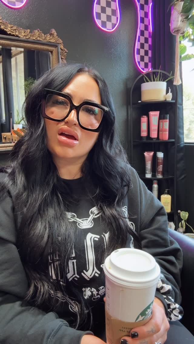 Post 7 by Valencia Hair / extension specialist on Instagram (video)