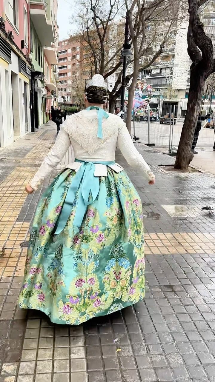 Post 10 by Dasha Merzlikina 👸🏼 on Instagram (video)