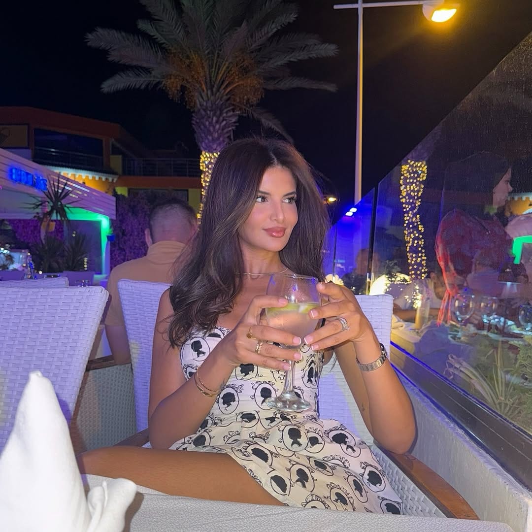 Post 6 by Julia Julia on Instagram (carousel)