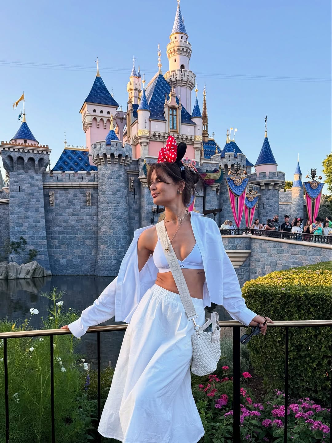 Post 7 by Julia Julia on Instagram (carousel)