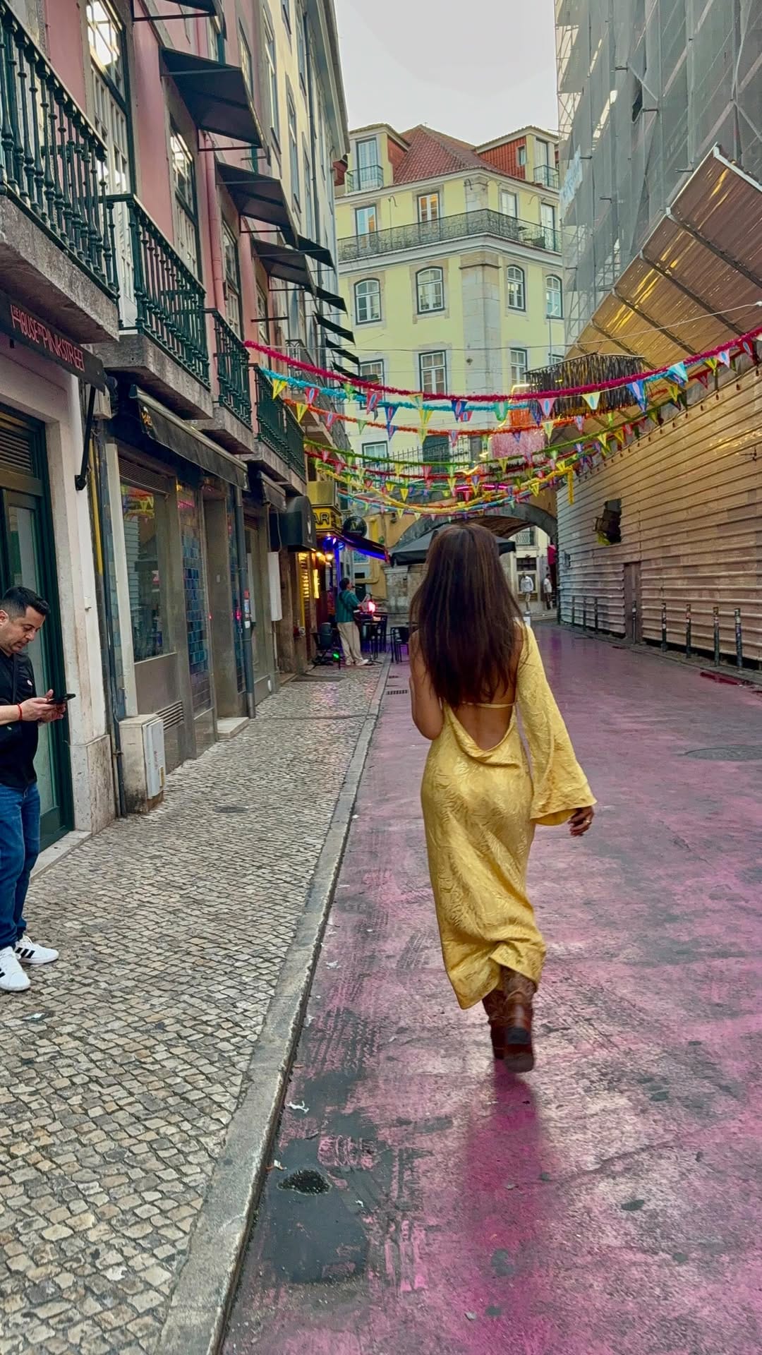 Post 5 by Julia Julia on Instagram (video)