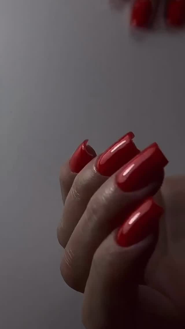 Post 3 by Perfect Nails BCN on Instagram (video)