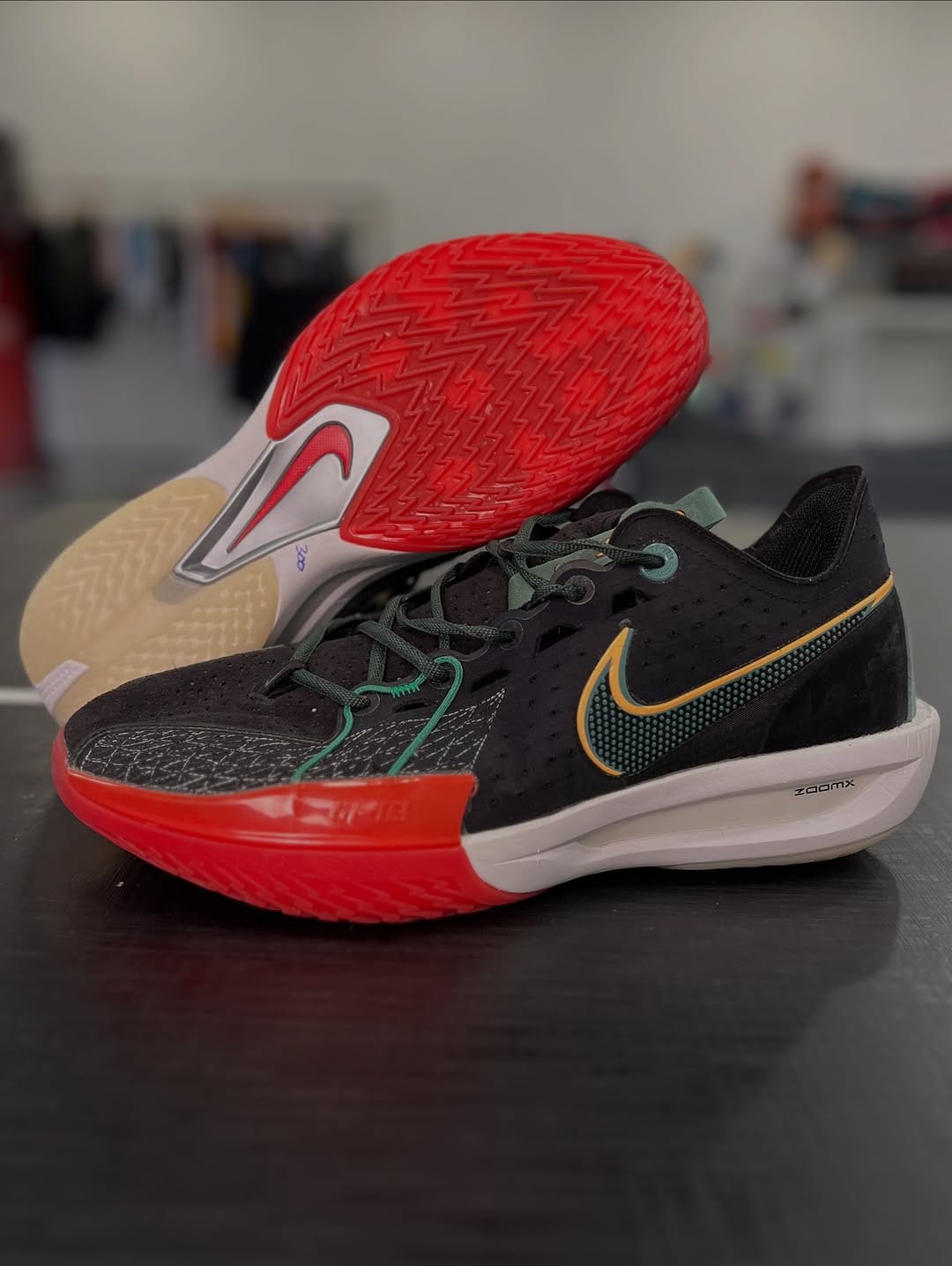Post 1 by HOOPSHOES GARAGE | zapatillas de básquet a precios increíbles 🏀 on Instagram (carousel)