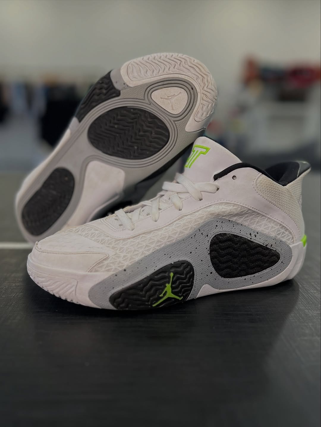 Post 7 by HOOPSHOES GARAGE | zapatillas de básquet a precios increíbles 🏀 on Instagram (carousel)