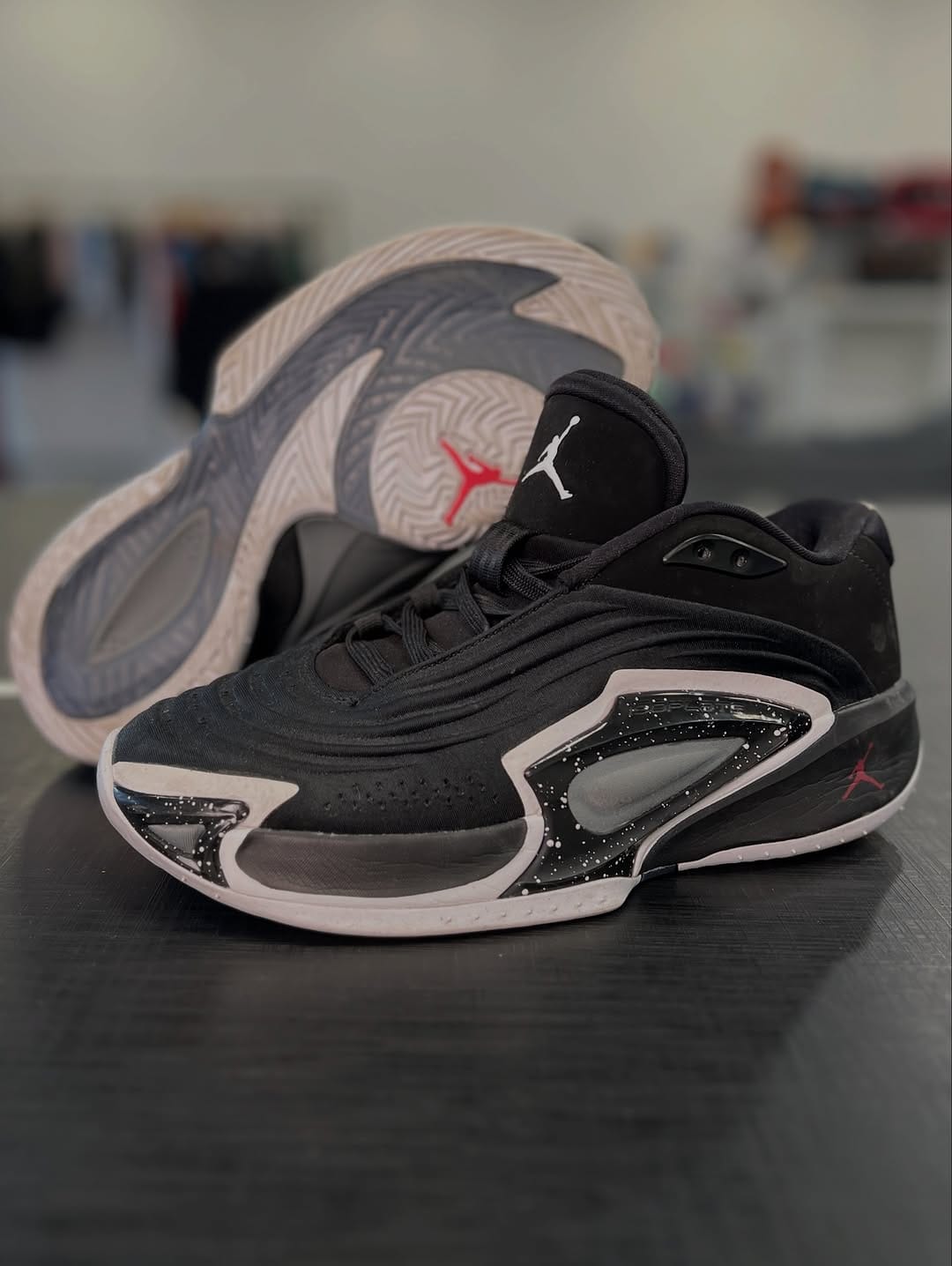 Post 9 by HOOPSHOES GARAGE | zapatillas de básquet a precios increíbles 🏀 on Instagram (carousel)