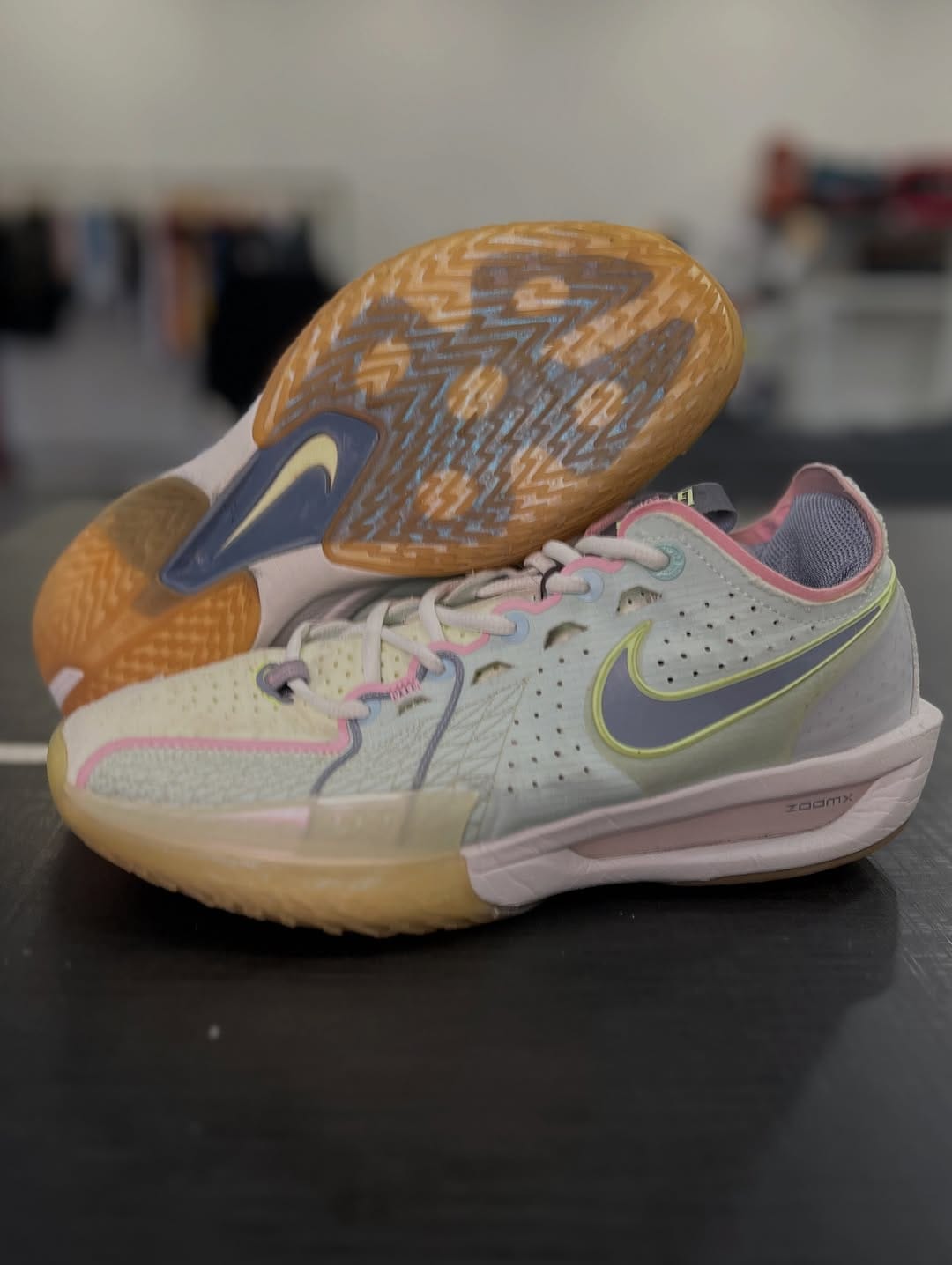 Post 2 by HOOPSHOES GARAGE | zapatillas de básquet a precios increíbles 🏀 on Instagram (carousel)