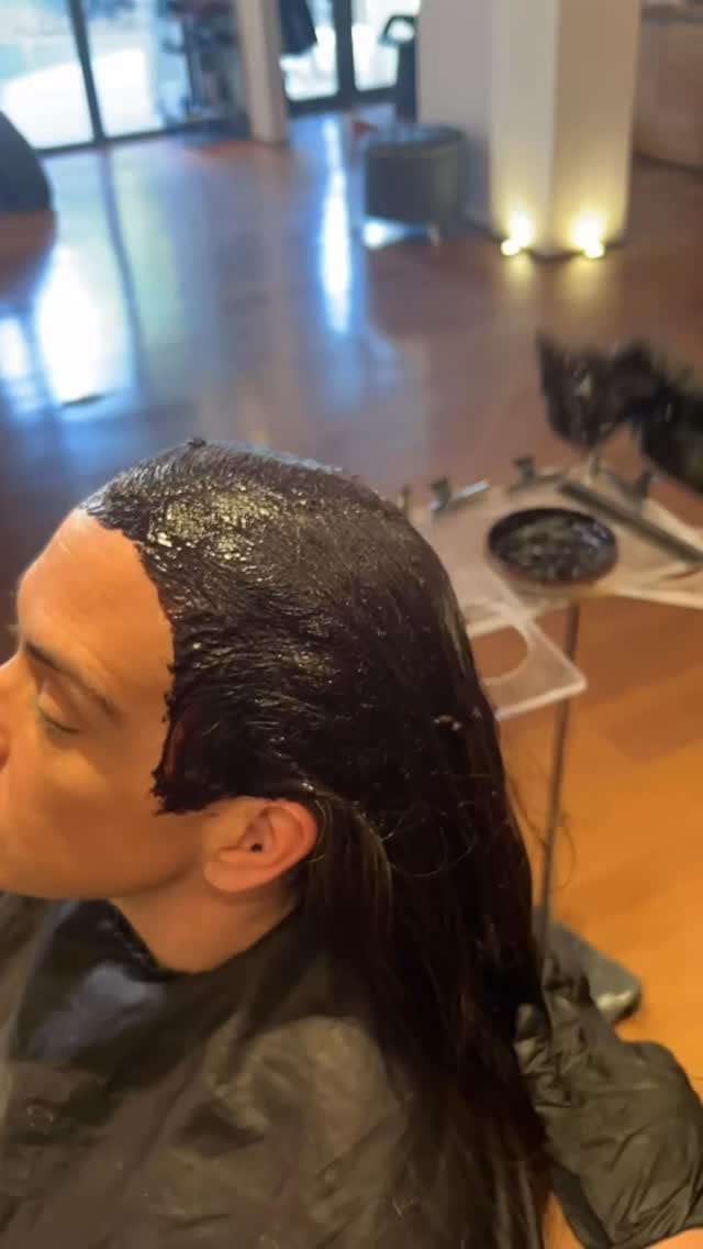 Post 3 by Ale Toledo Peluqueros on Instagram (video)