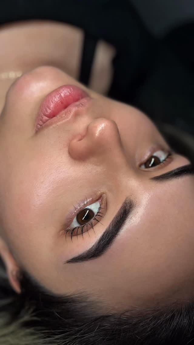 Post 3 by MICROPIGMENTACIÓN l CEJAS I PESTAÑAS  🇨🇴 📍🇪🇦 on Instagram (video)