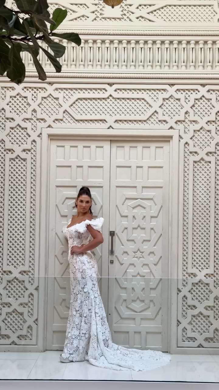 Post 6 by Maria Luisa Peña  MAKE UP on Instagram (video)