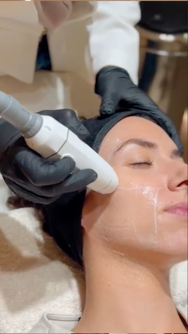 Post 3 by Clinicas Virtud Estética - Medicina Estética on Instagram (video)