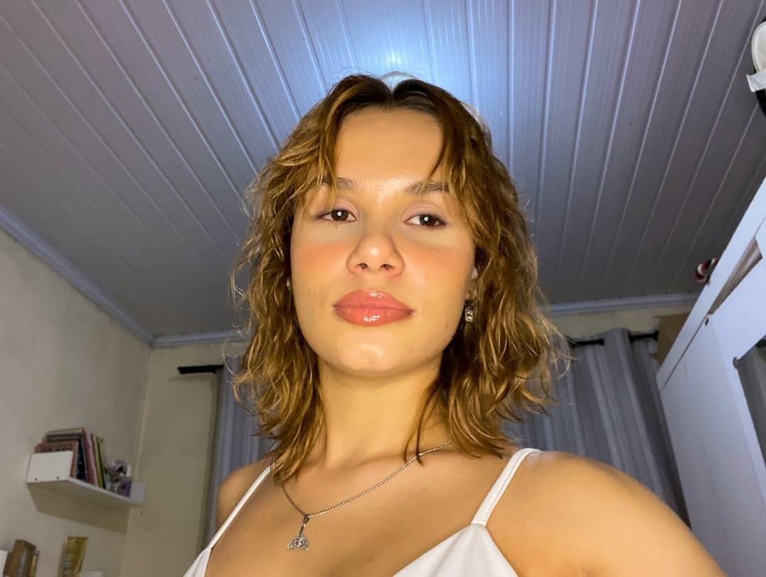 Post 8 by vitoria lira on Instagram (carousel)