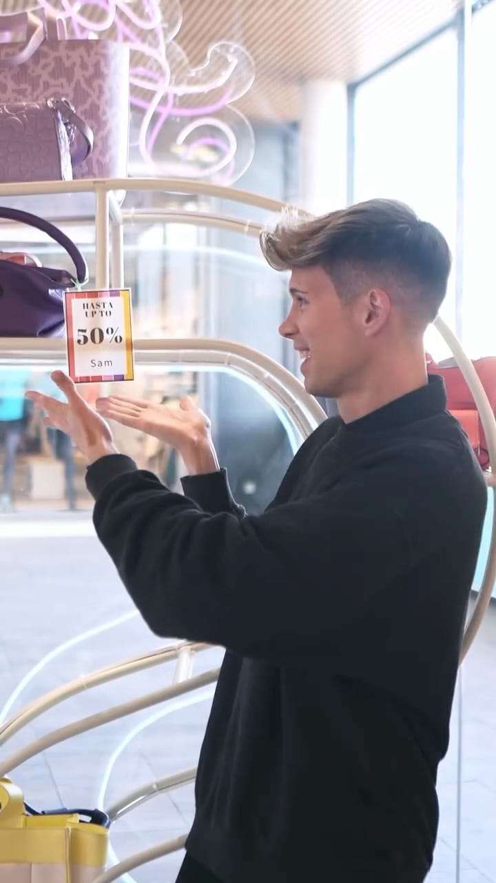 Post 2 by Sam Parfums on Instagram (video)