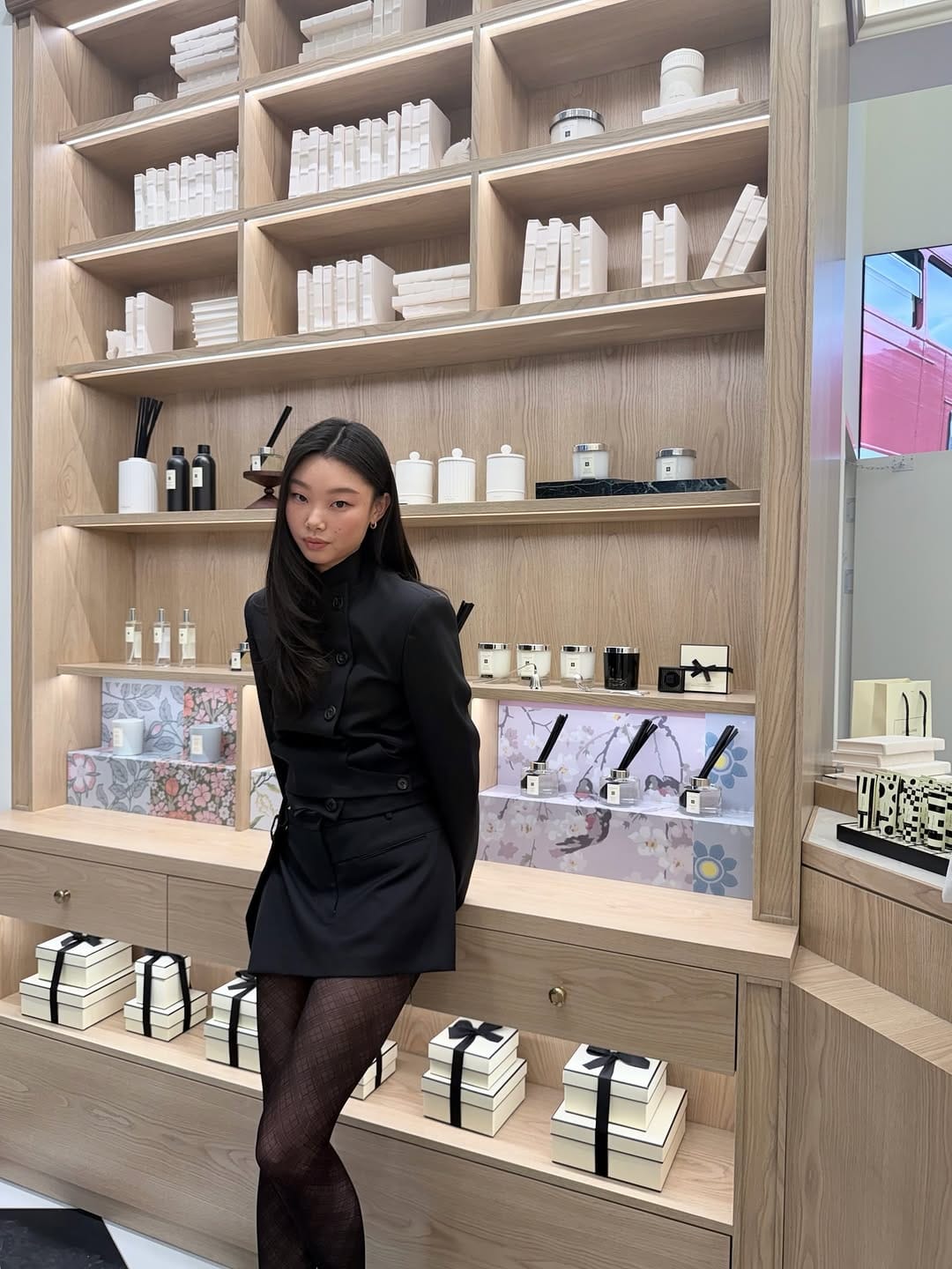 Post 4 by 배 윤영 / ＹＯＯＮ 🇰🇷 on Instagram (carousel)