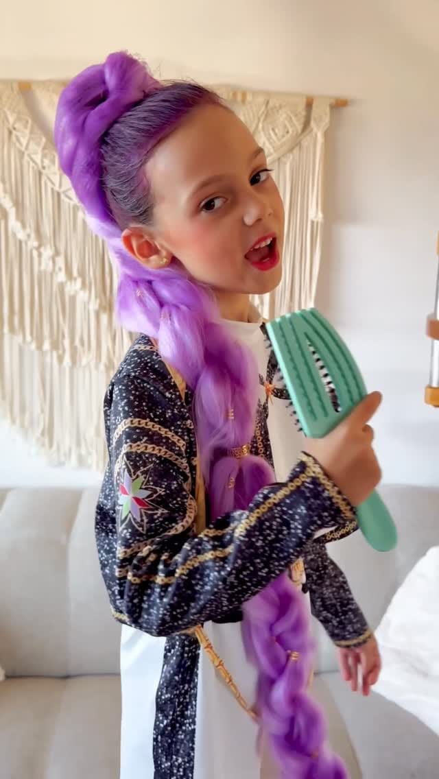 Post 2 by Esther Salamanca on Instagram (video)