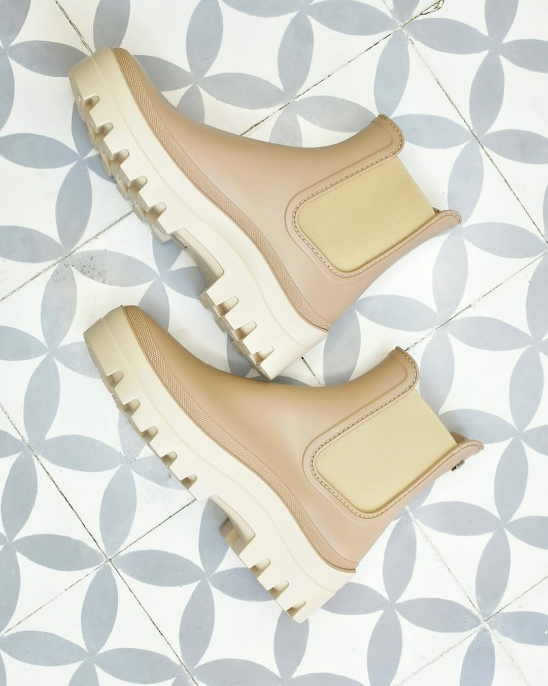 Post 5 by AmorShoes on Instagram (image)