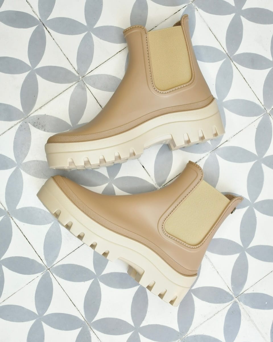 Post 6 by AmorShoes on Instagram (carousel)