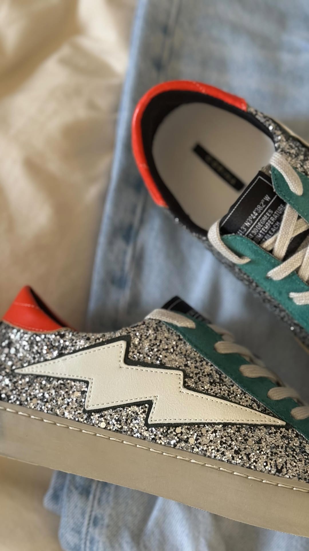 Post 8 by Gaudí Outlet on Instagram (video)