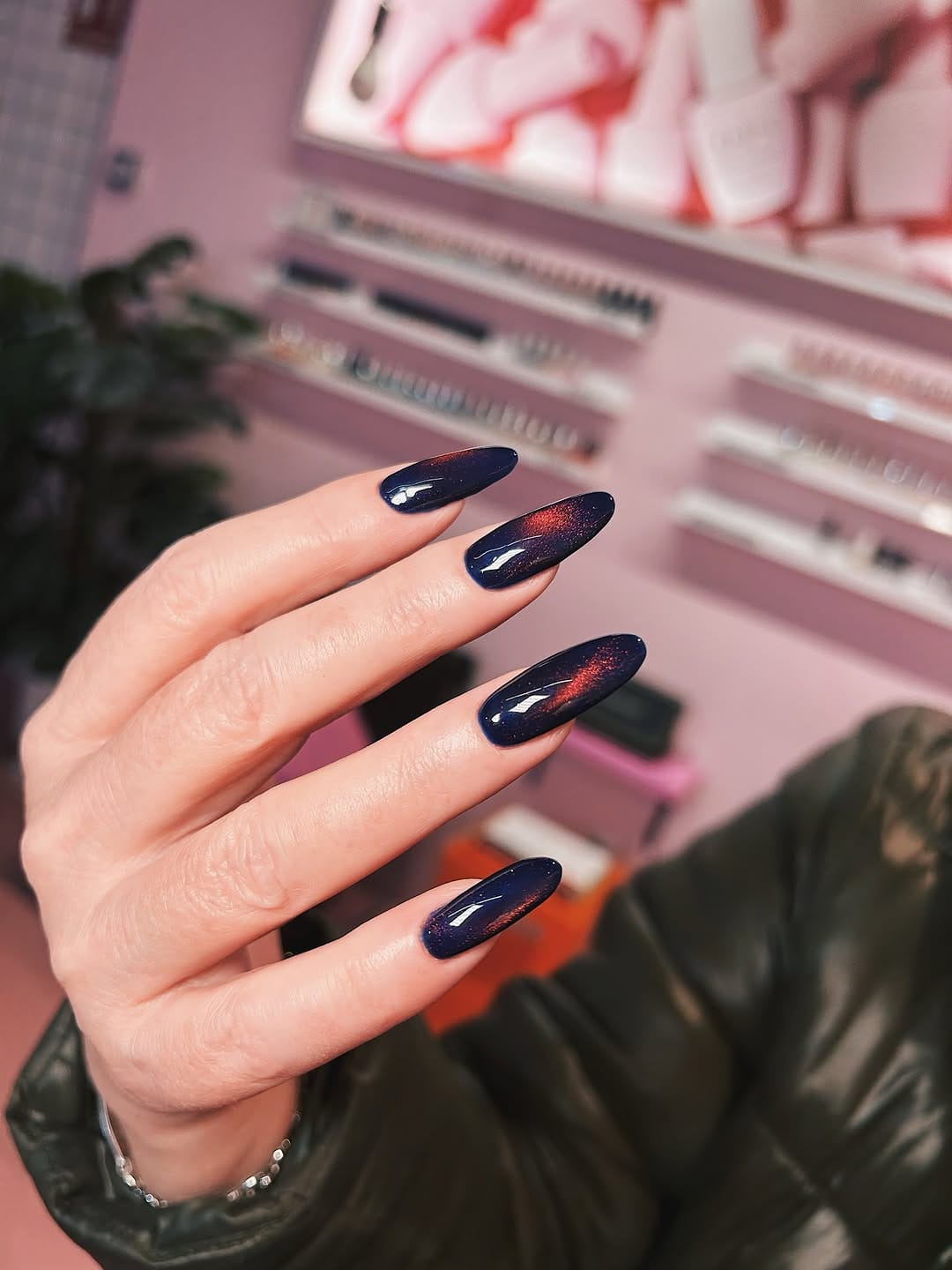 Post 1 by Luz Belenguer / Nail Artist on Instagram (carousel)