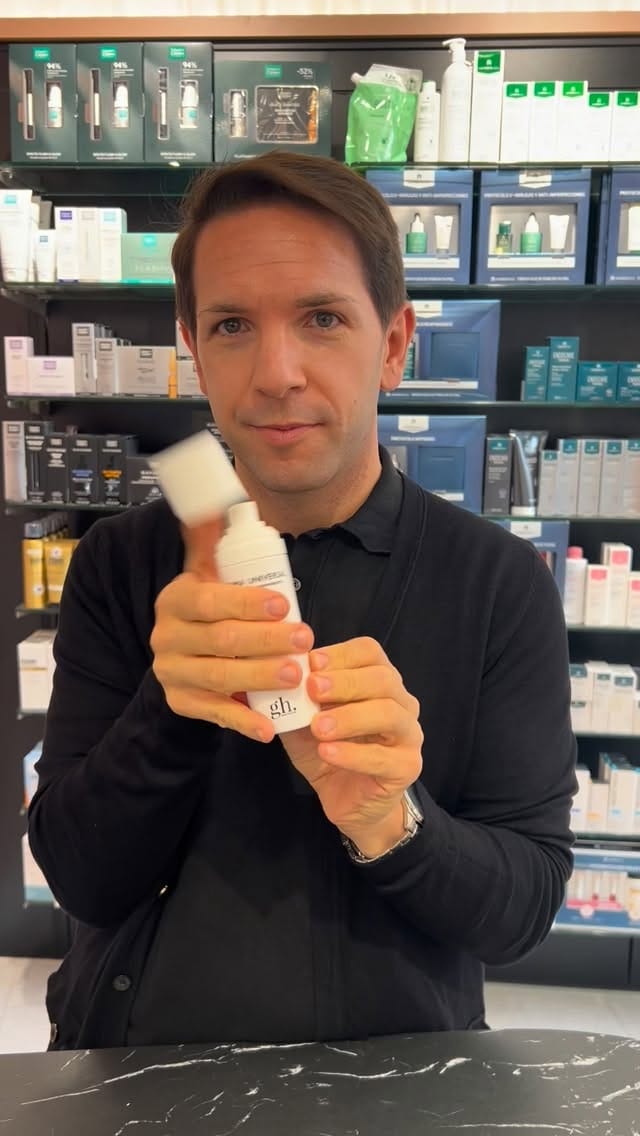 Post 9 by FARMACIA BOIX on Instagram (video)