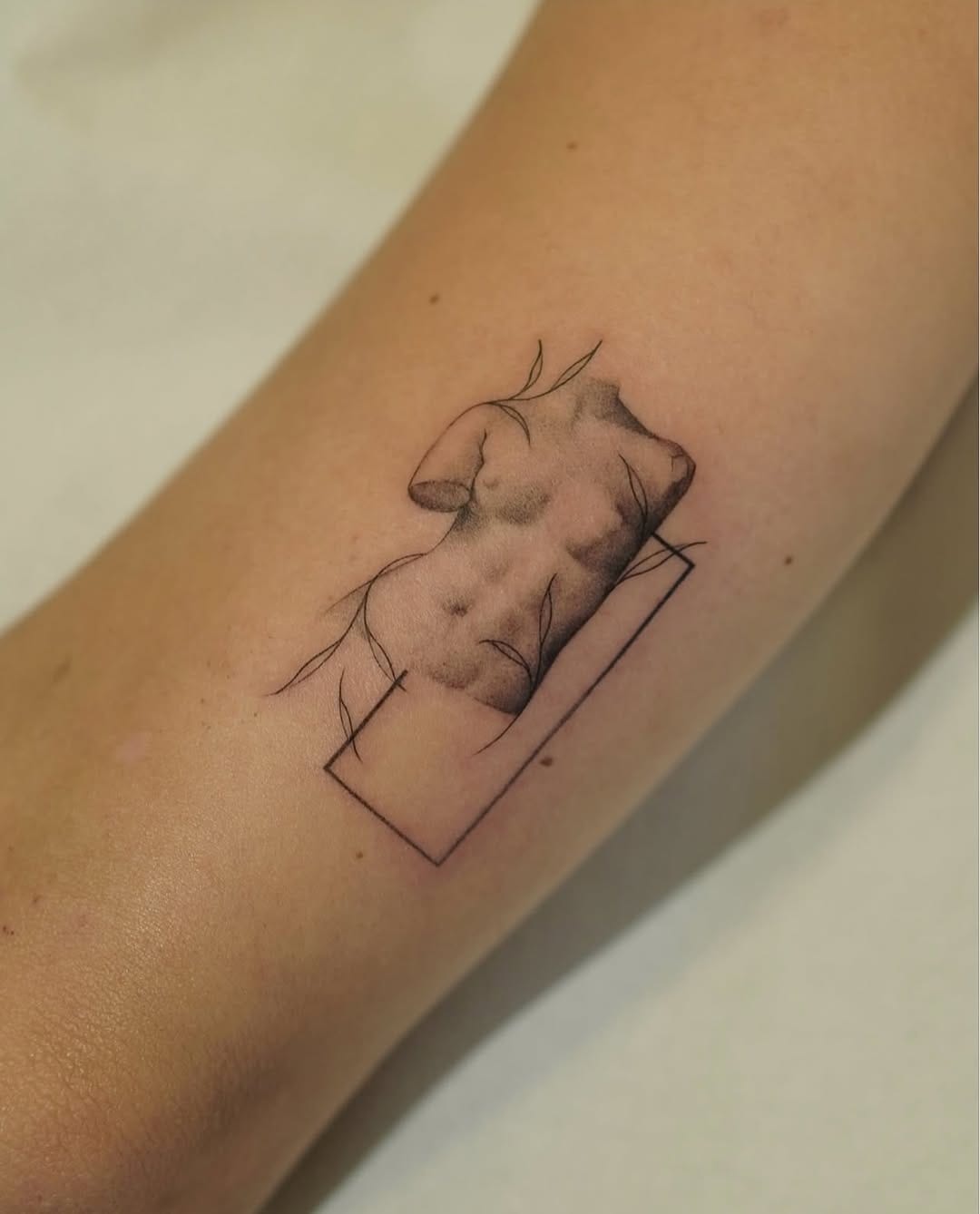 Post 6 by N.8 Tattoo Barcelona on Instagram (carousel)