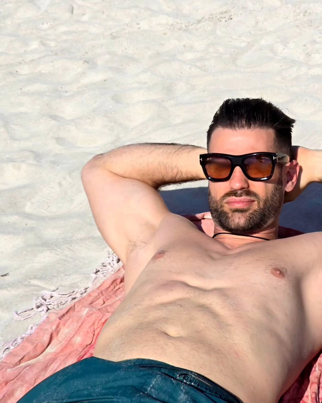Post 8 by Kike Mora on Instagram (image)