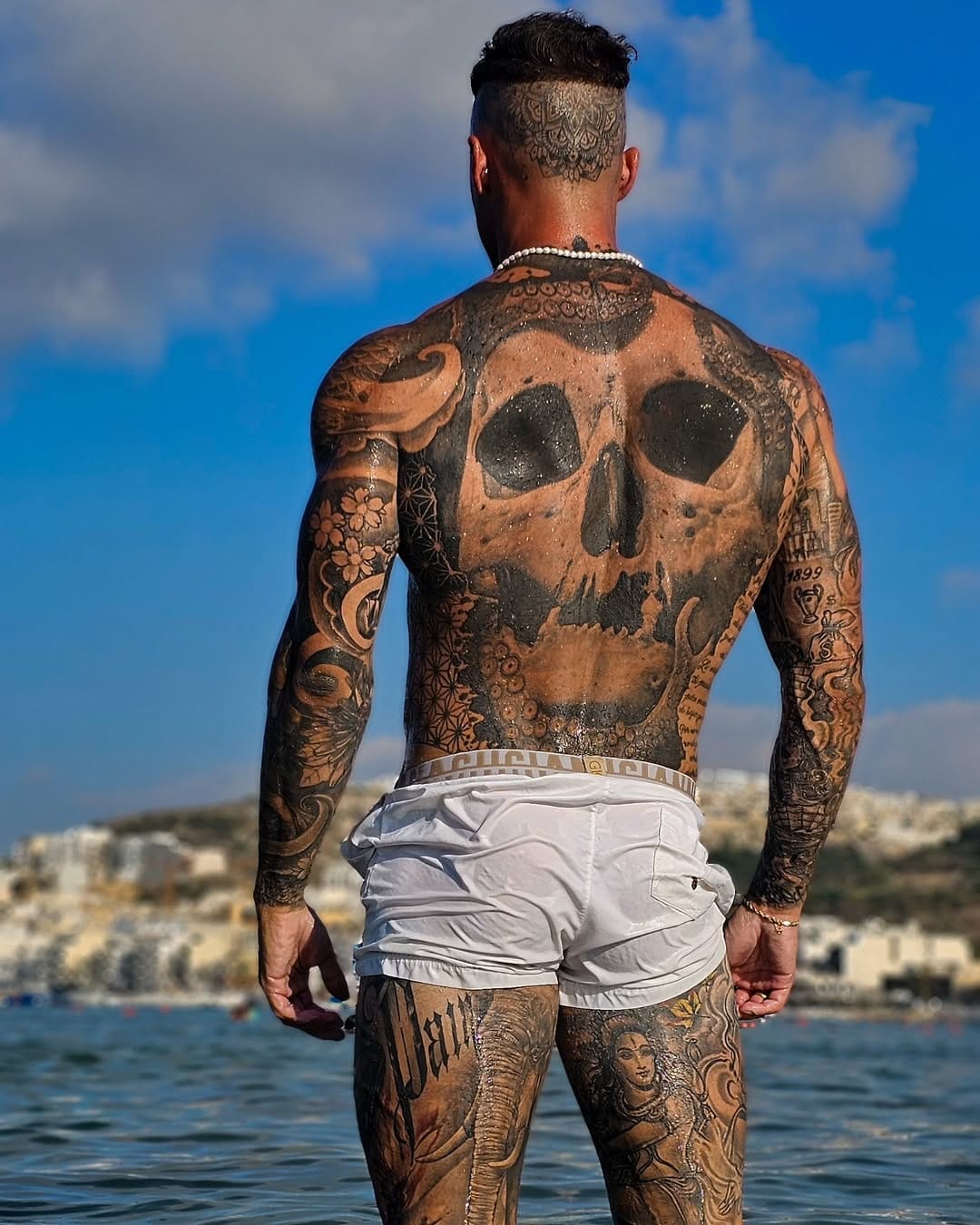 Post 4 by Alvaro Abad on Instagram (image)