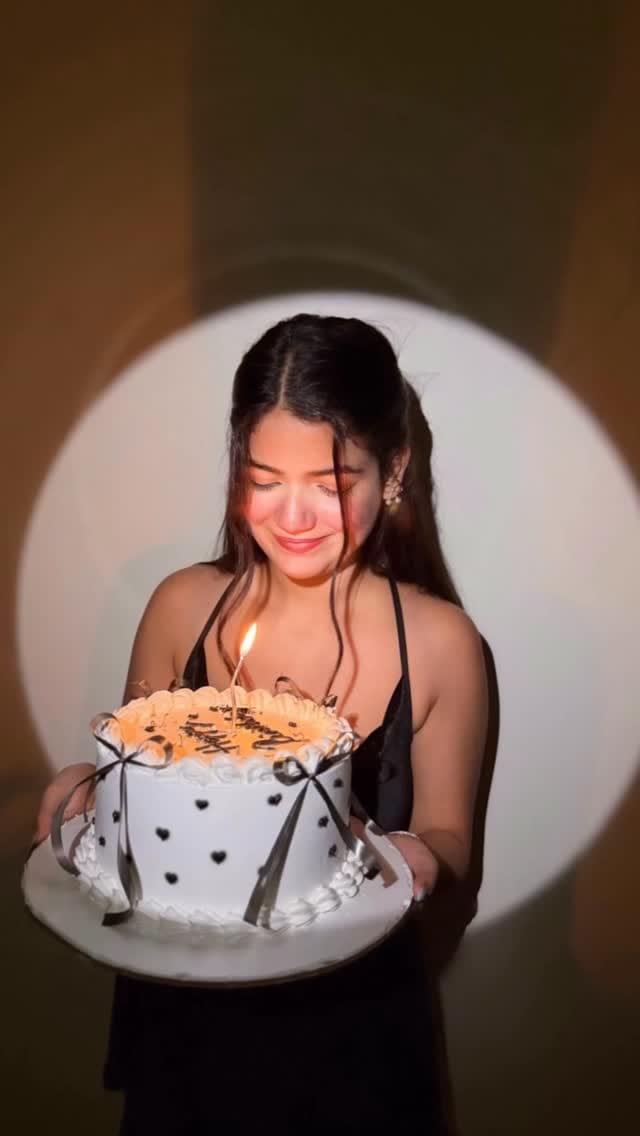 Post 6 by 𝑴𝒂𝒏𝒔𝒊🌷 on Instagram (video)